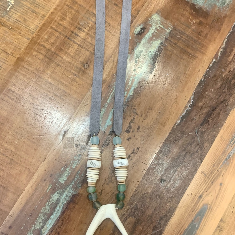🌾Artisan Antler Pendant Necklace w/ Suede - Picture 2 of 5